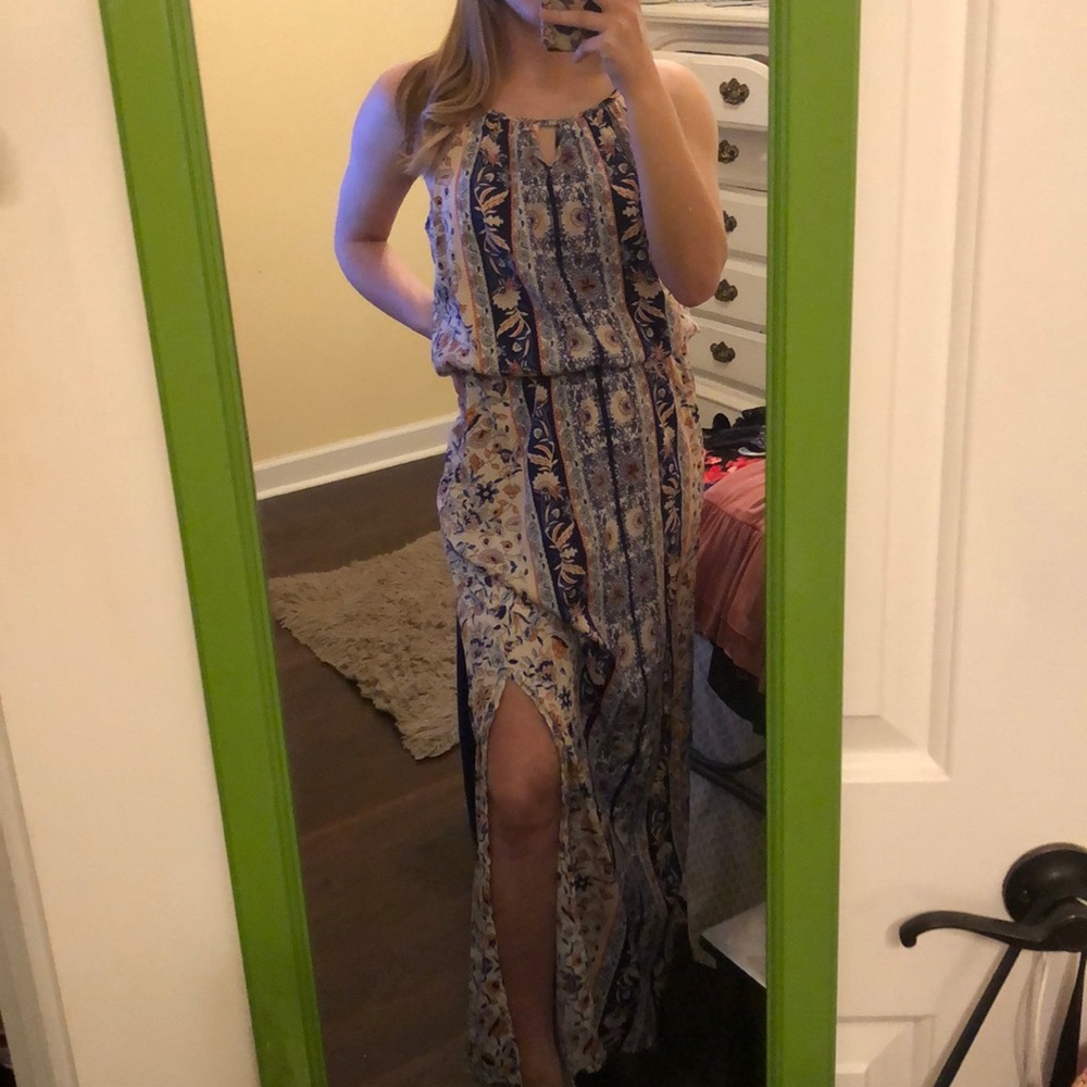Japna maxi dress with low slit
